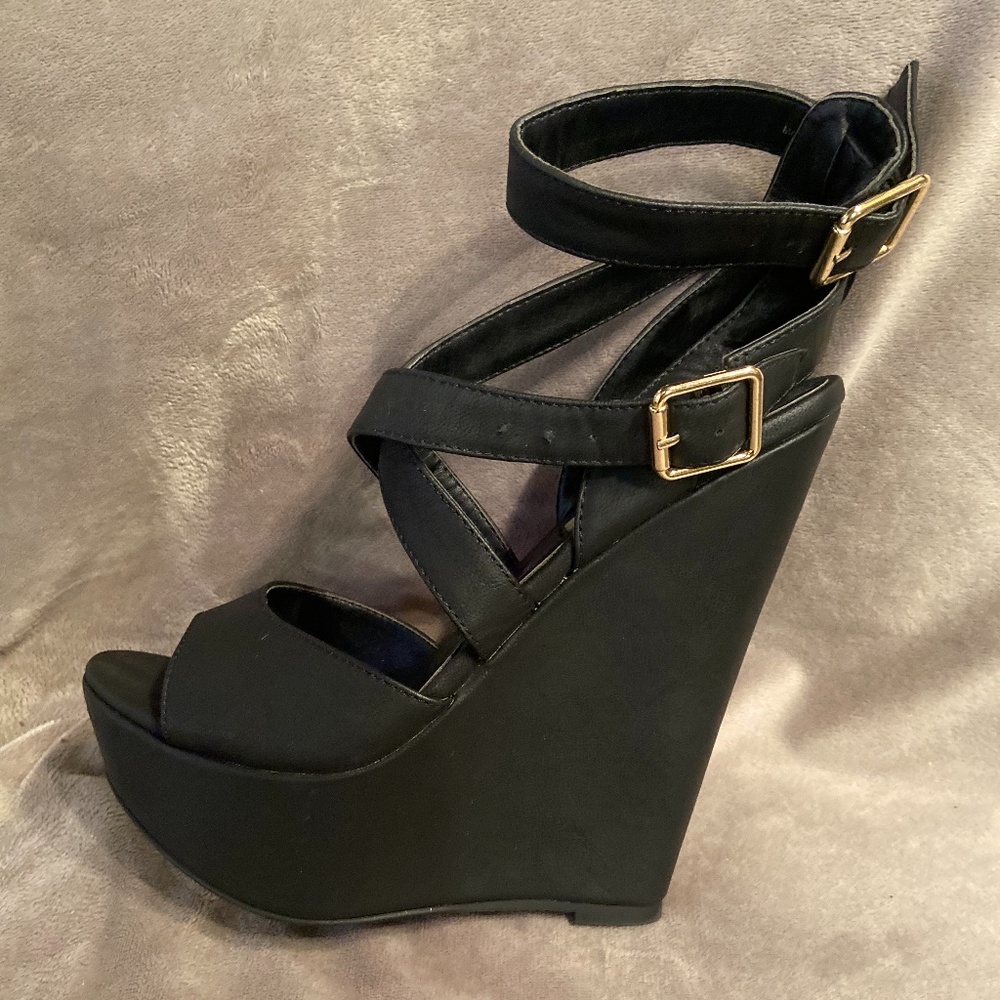 Steve Madden Black Wedges